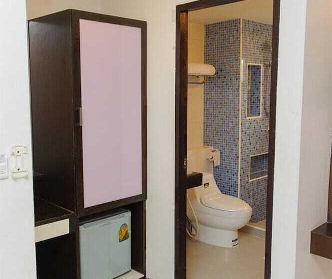 اتاق لوکس سه تخته, Cozi Inn Hotel, Bangkok