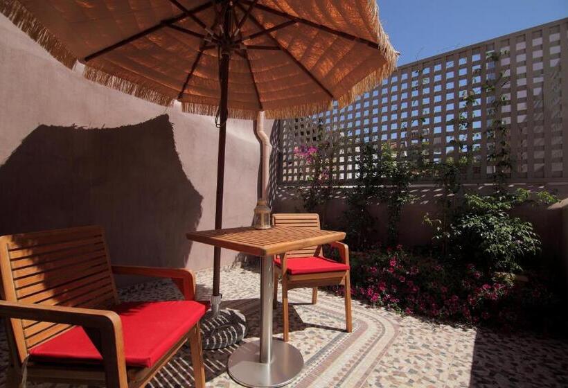 Quarto Superior, Elia Fatma Boutique