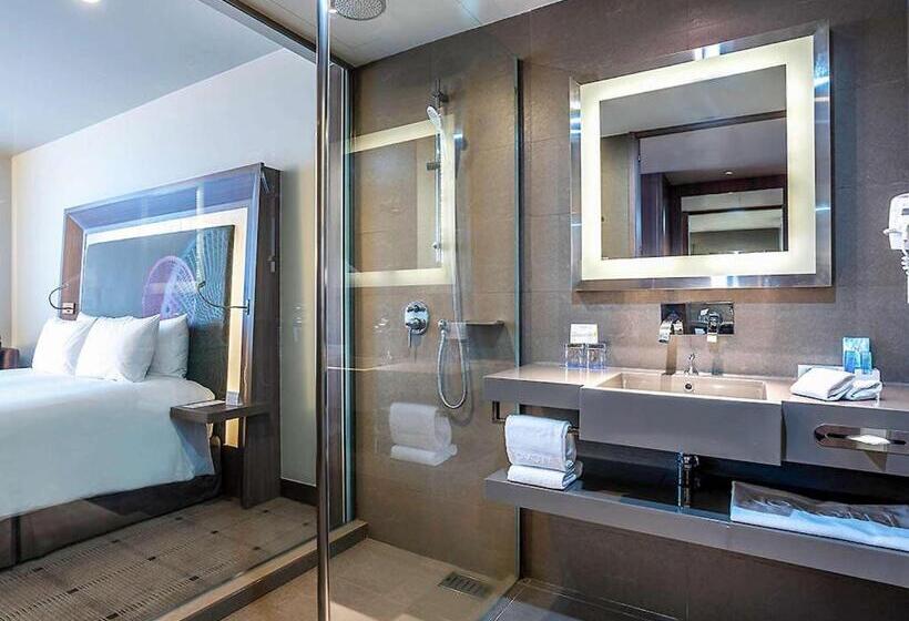 キングサイズベッドのスーペリアルーム, Novotel Bangkok Platinum Pratunam