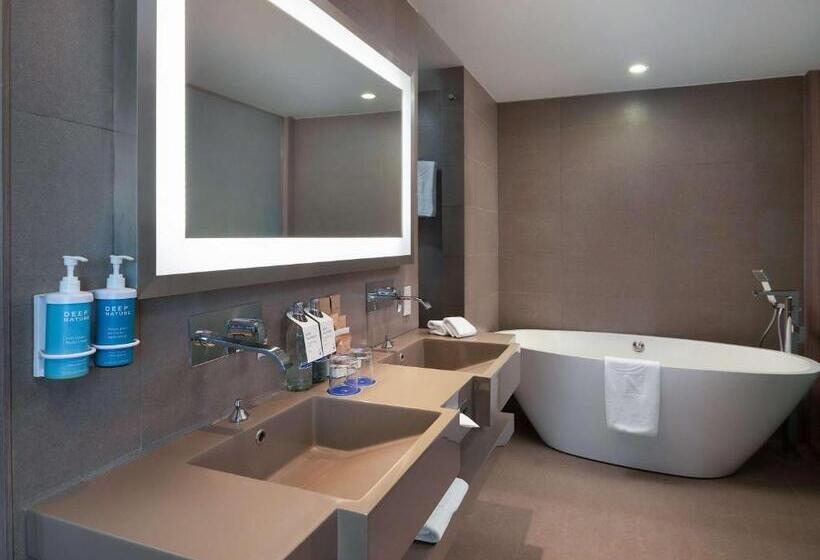 キングサイズベッドのエクゼクティブ, Novotel Bangkok Platinum Pratunam