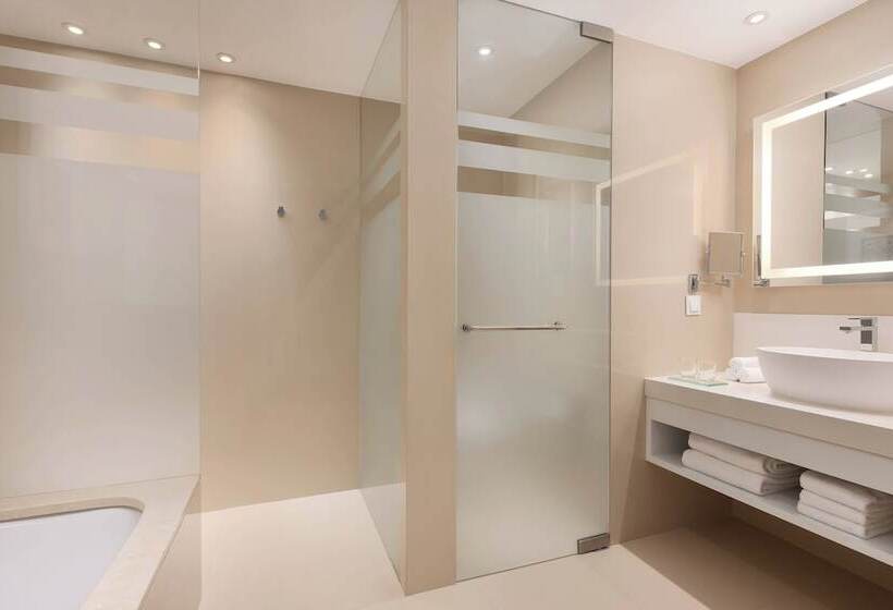 Quarto deluxe vista mar com balcao, Pine Cliffs Hotel, A Luxury Collection Resort