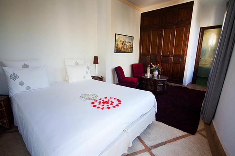 اتاق لوکس, Riad Chergui