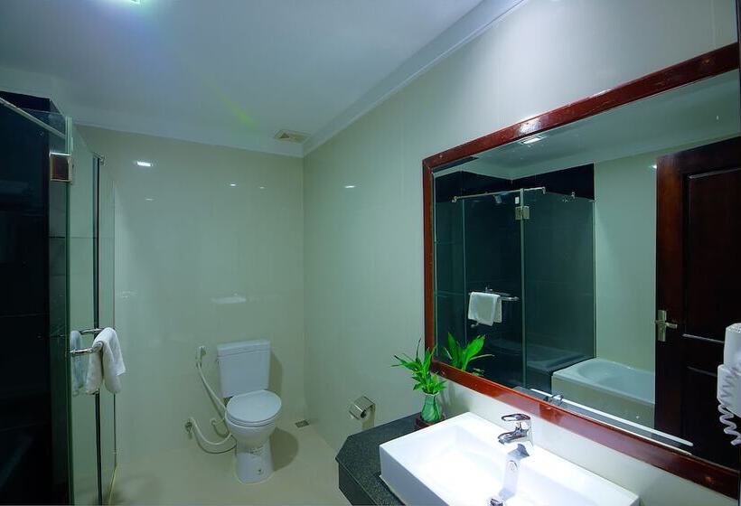 Family Room, Starry Angkor