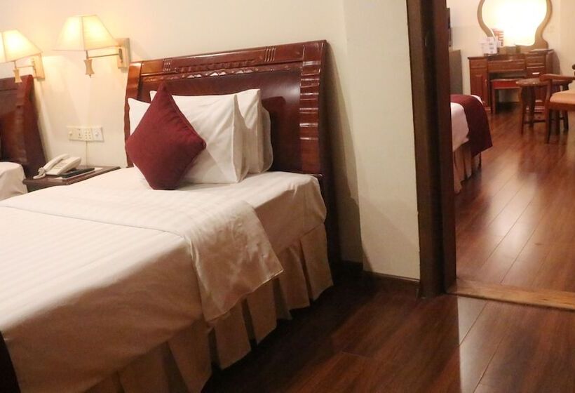 Family Room, Starry Angkor