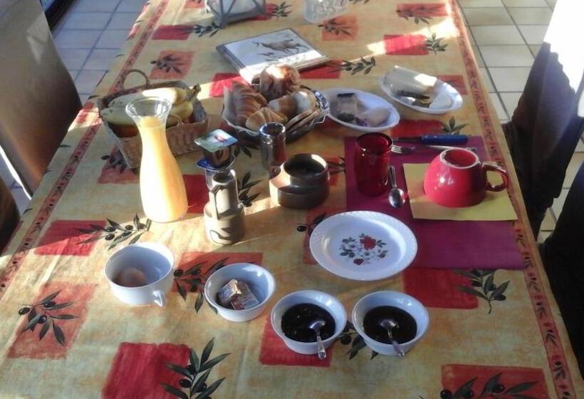 اتاق استاندارد با چشم‌انداز باغ, Chez Sylvie Et Jean Yves
