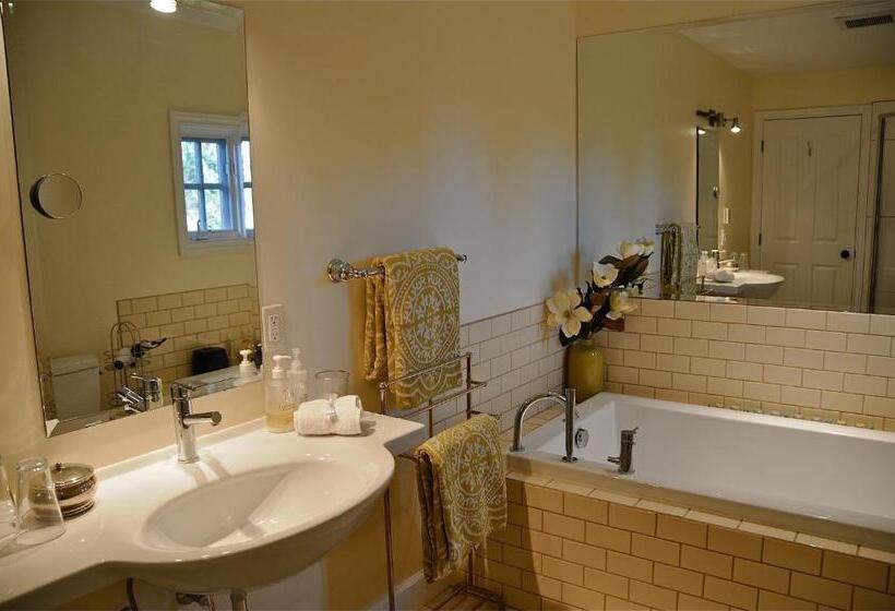带花园景观的标准三人间, Wetherly Inn & Spa
