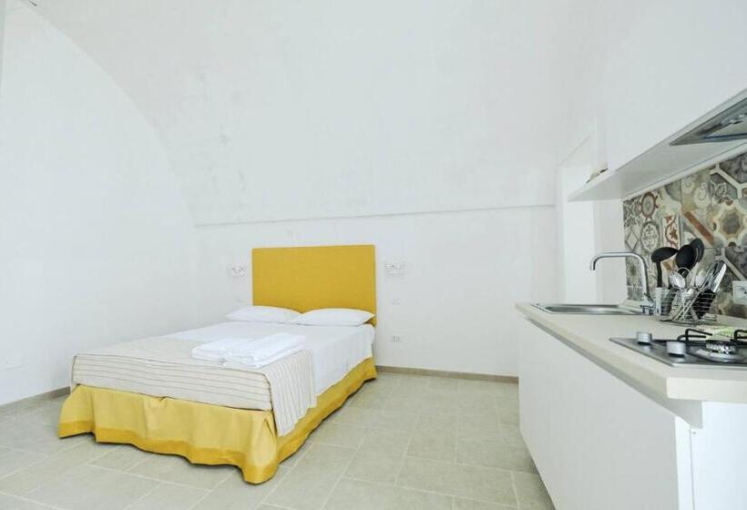 标准工作室, Corte Scarcia