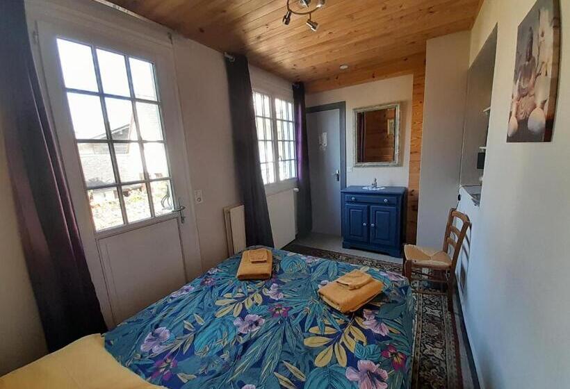 Номер Стандарт Вид на Сад, Chambres D Hôtes L Oustal