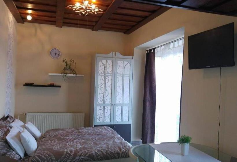 اتاق استاندارد چهار تخته, 264 Lépés Vendégház
