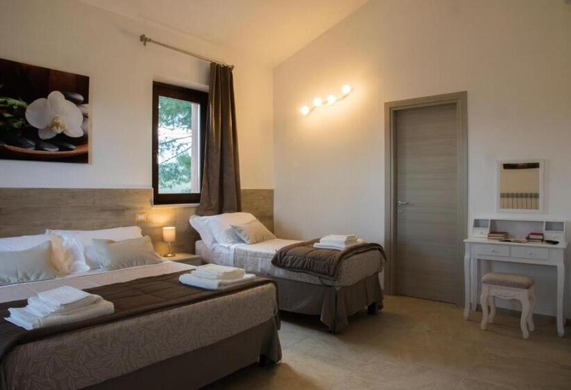 Standard Triple Room with Terrace, Borgopratole Countryhouse