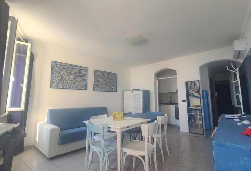 اتاق لوکس با چشم‌انداز دریا, Varazze Suite Sauna E Hammam
