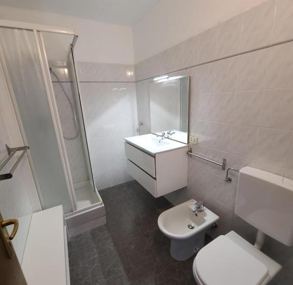 اتاق لوکس با چشم‌انداز دریا, Varazze Suite Sauna E Hammam