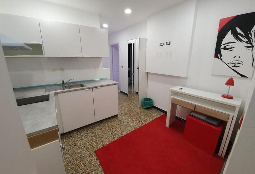 اتاق لوکس با چشم‌انداز دریا, Varazze Suite Sauna E Hammam