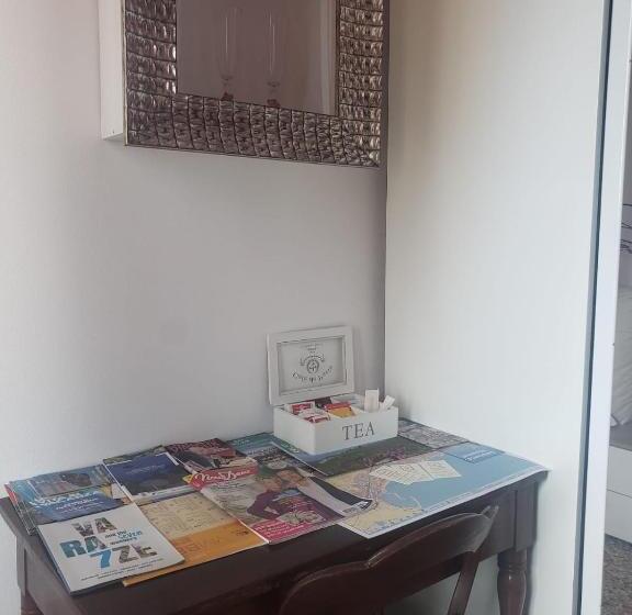 اتاق لوکس با چشم‌انداز دریا, Varazze Suite Sauna E Hammam