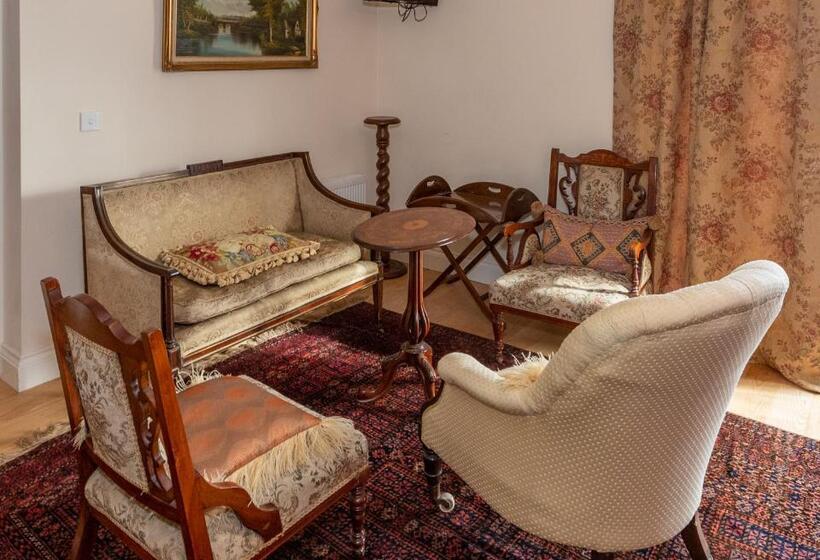 اتاق لوکس با تخت بزرگ, The Dales