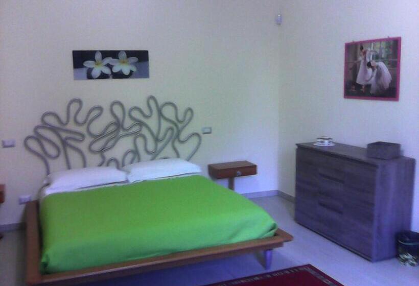 Quarto Standard Banheira Exterior, Angeli