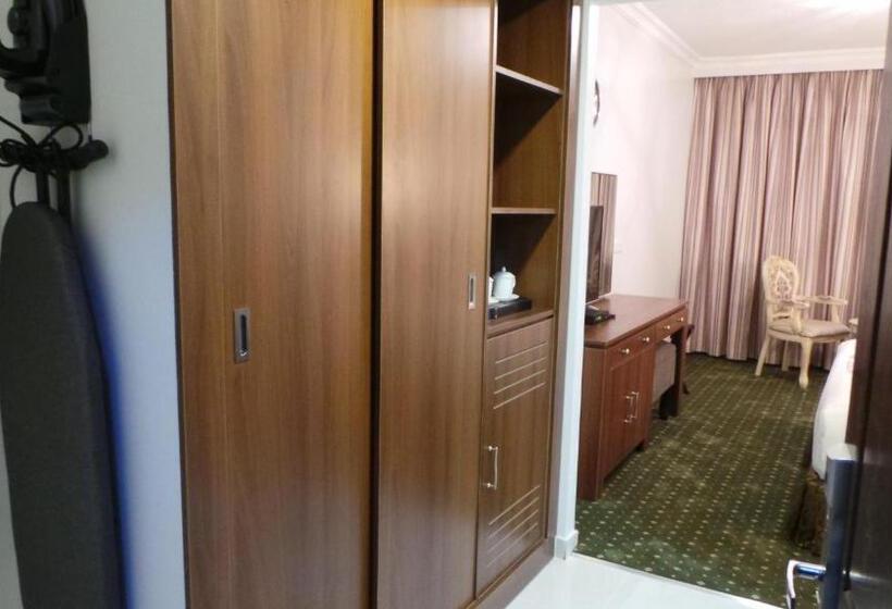 Студия Deluxe, Massara House