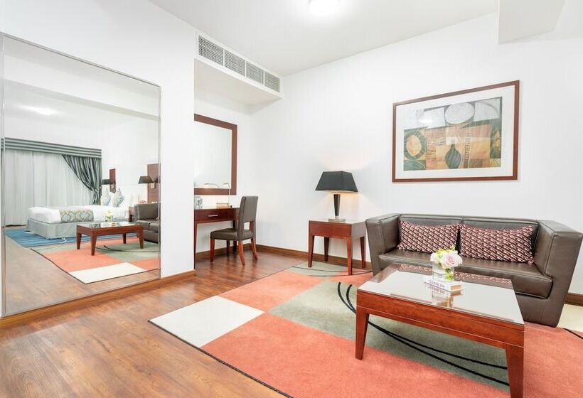 Номер Deluxe Кровать Кинг, Golden Sands Hotel & Residences