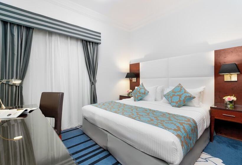 Люкс Клуб, Golden Sands Hotel & Residences