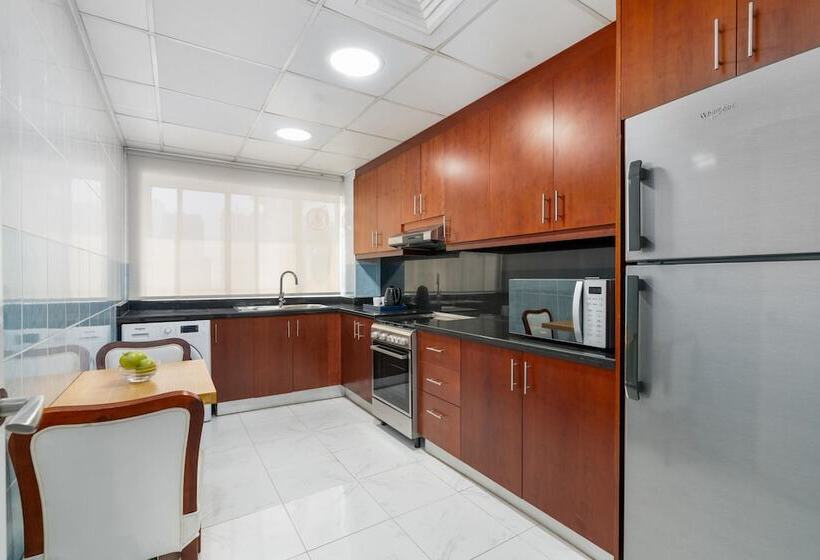 Апартаменты 2 Спальни, Golden Sands Hotel & Residences