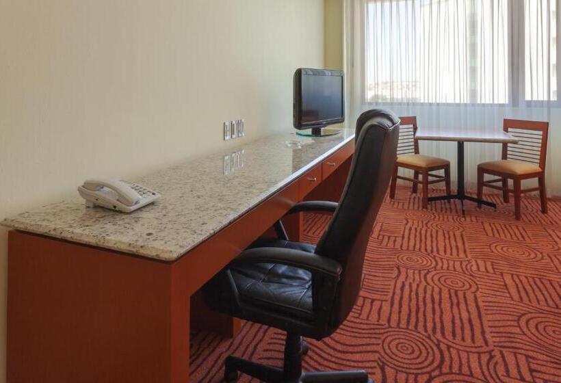 اتاق اجرایی با تخت بزرگ, Holiday Inn Puebla Finsa, An Ihg