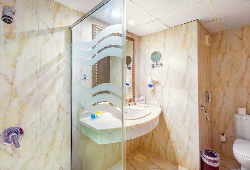 اتاق خانوادگی, Titanic Palace Families And Couples Only