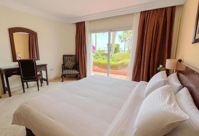 سوییت با چشم‌انداز دریا, Sharm Club Beach Resort