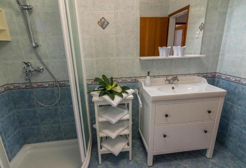 آپارتمان کامفورت 2 خوابه, Apartments & Rooms Aleksandra