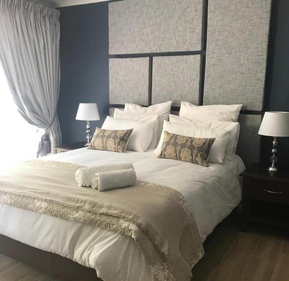 اتاق لوکس, La Benroy