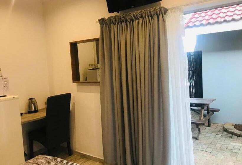 اتاق لوکس, La Benroy