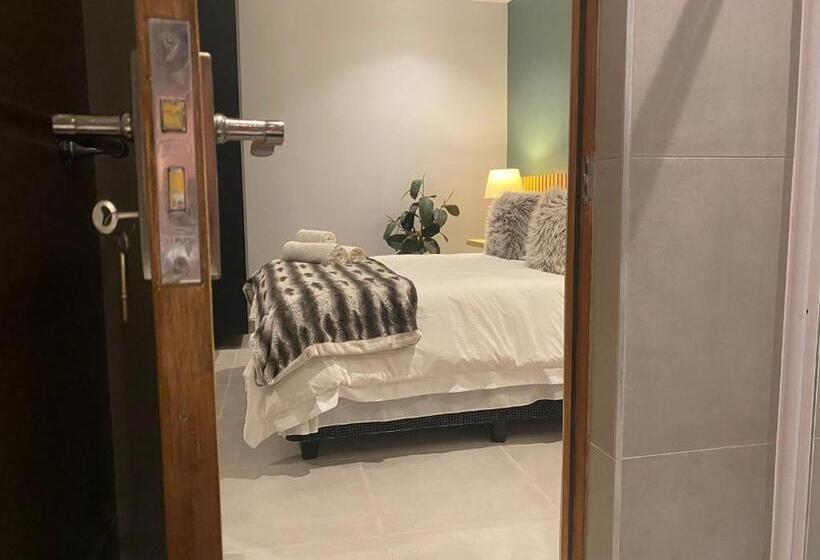 استودیوی لوکس, La Benroy