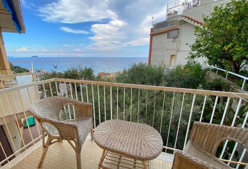 اتاق اکونومی, Poggio Del Sole