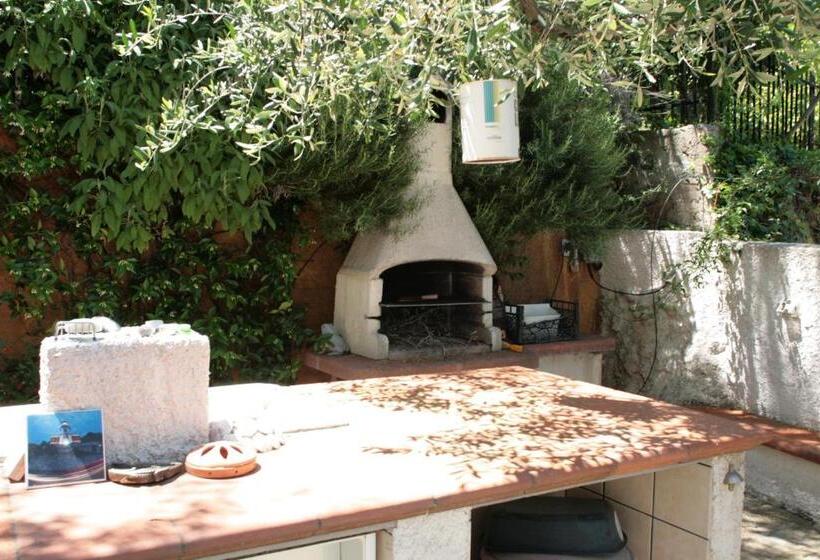 اتاق اکونومی, Poggio Del Sole