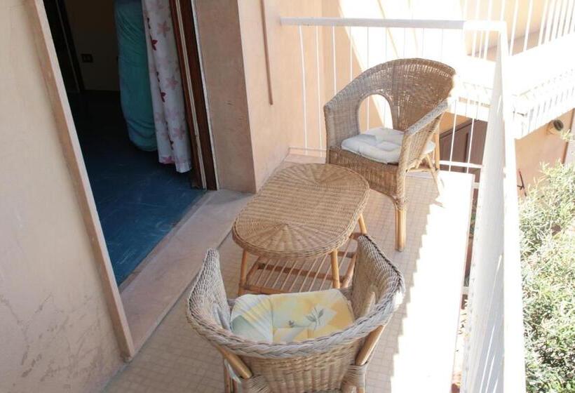 اتاق اکونومی, Poggio Del Sole
