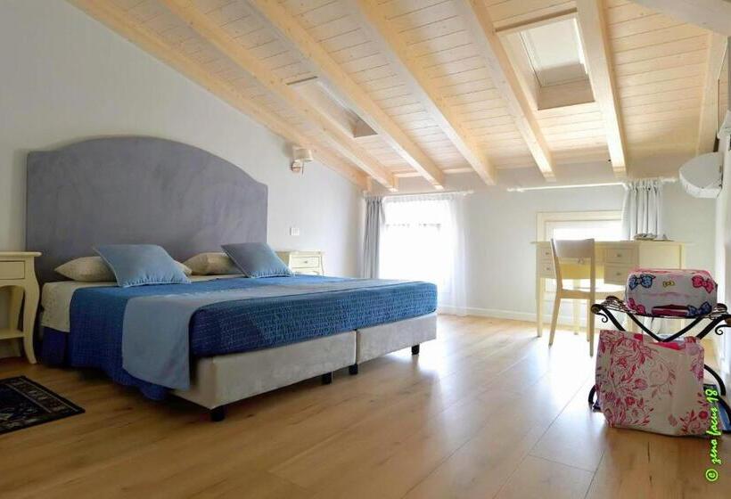 سوییت لوکس, Spagnoi Rooms