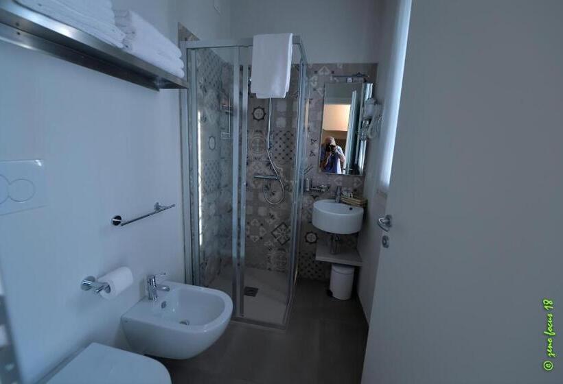 اتاق استاندارد, Spagnoi Rooms