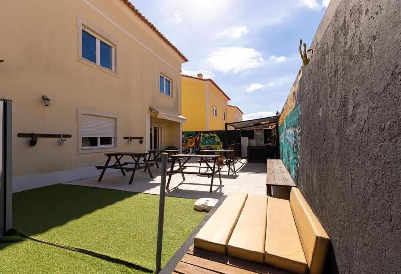 Номер Стандарт Четырехместный Совместный Санузел, Pineapple Surf House