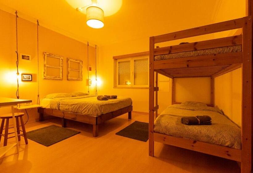 Номер Стандарт Четырехместный Совместный Санузел, Pineapple Surf House