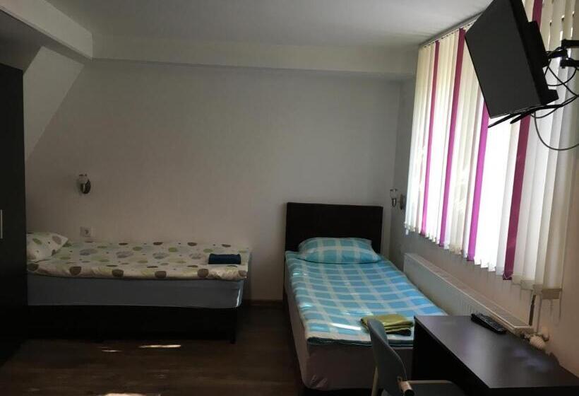 اتاق استاندارد سه نفره, Pension Haus Baron 2 Friedrichsfeld