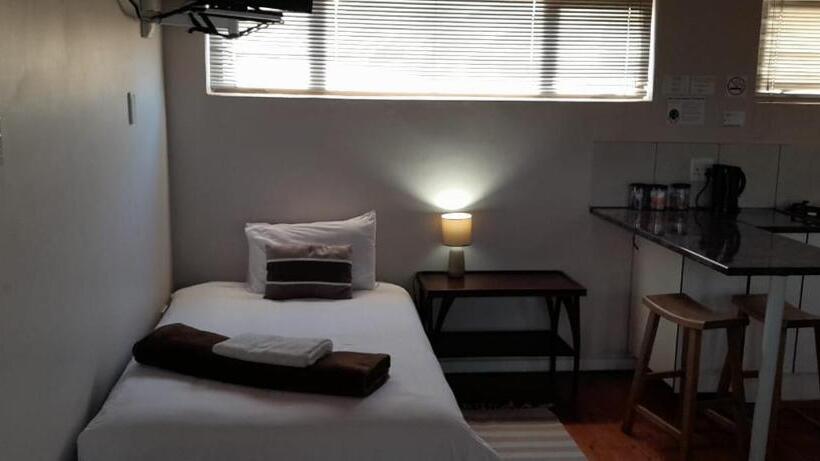 Студия Стандарт, Kelzane Self Catering