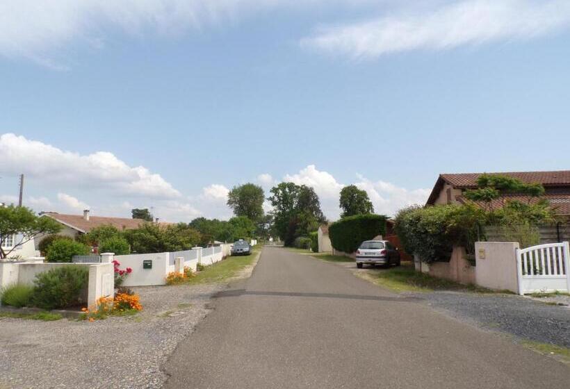 اتاق استاندارد با چشم‌انداز باغ, Chambres Du Petit Bonheur