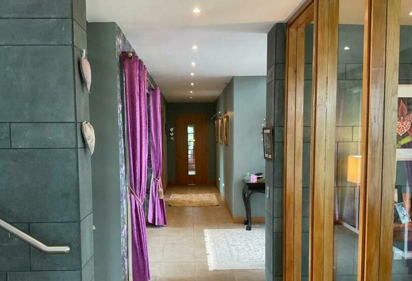 اتاق استاندارد با چشم‌انداز باغ, Hazelwood Country House