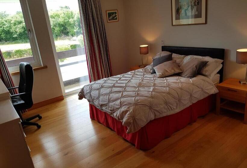 اتاق لوکس با بالکن, Hazelwood Country House