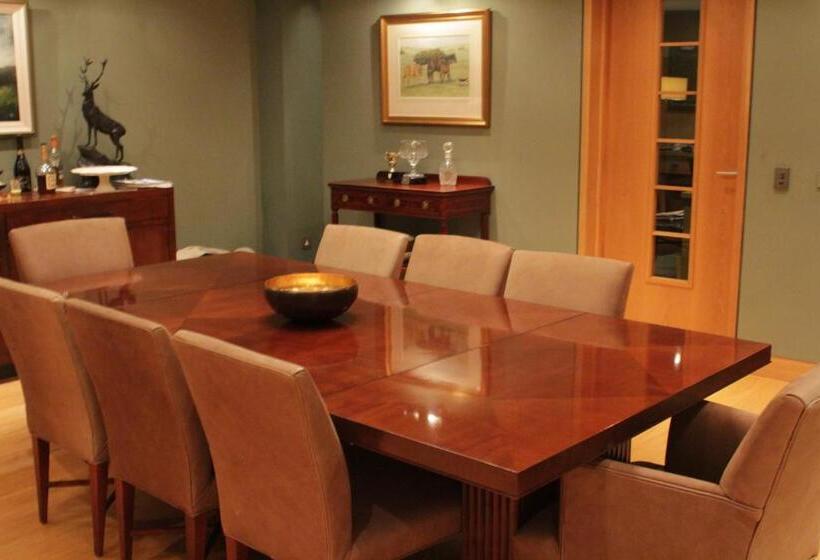 اتاق لوکس با بالکن, Hazelwood Country House