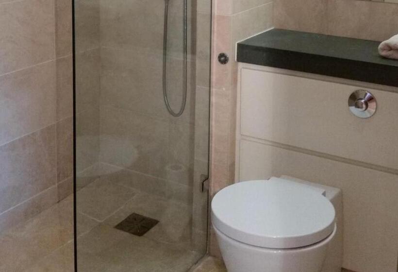 اتاق استاندارد با بالکن, Hazelwood Country House