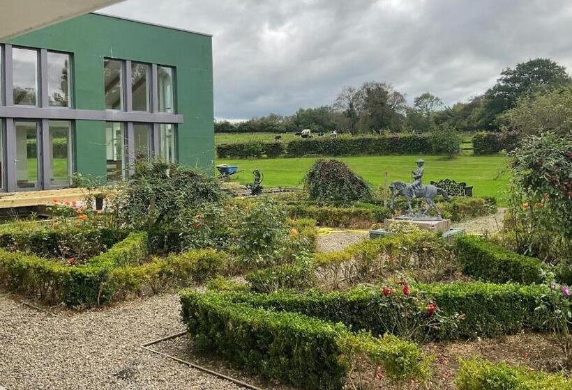 اتاق استاندارد با چشم‌انداز باغ, Hazelwood Country House