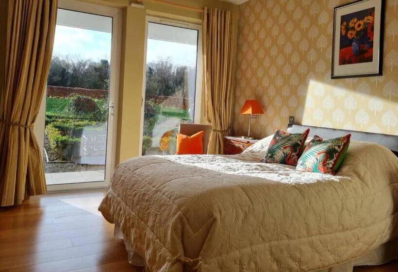 اتاق استاندارد با چشم‌انداز باغ, Hazelwood Country House