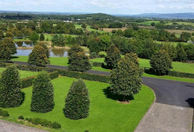 اتاق خانوادگی, Hazelwood Country House