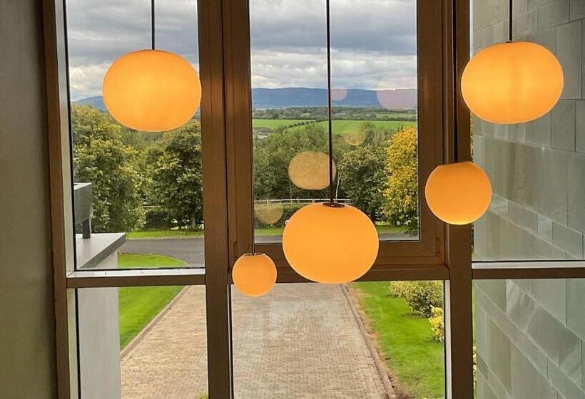 اتاق استاندارد با بالکن, Hazelwood Country House