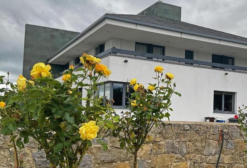 اتاق استاندارد با بالکن, Hazelwood Country House